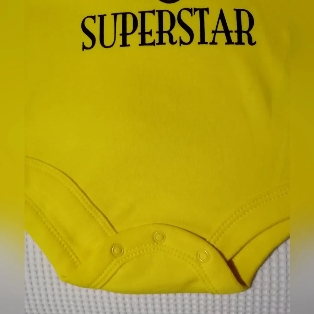 🔥SALE🔥 Disney Minnie Mouse Short Sleeved Onesie NWT Sizes 3-6M, 6-12M, 12-18M - Picture 2 of 5